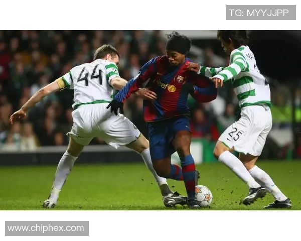 足球明星齐聚抖音挑战赛展现惊人技巧与幽默风采引发热潮