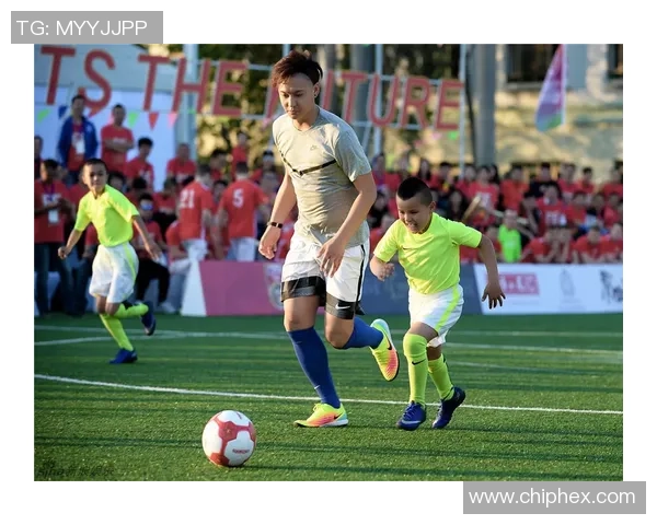 188cm足球明星的辉煌历程与成就解析：从绿茵场到全球瞩目的传奇之路