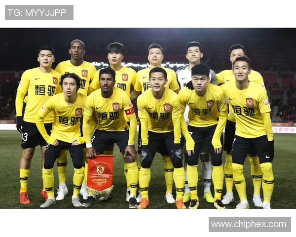 深圳足球队状态分析：挑战与机遇并存的赛季展望